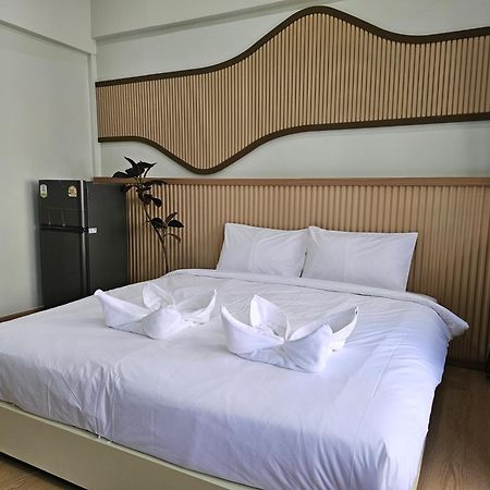 Lub Nai Hostel Patong Exteriör bild