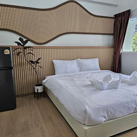 Lub Nai Hostel Patong Exteriör bild