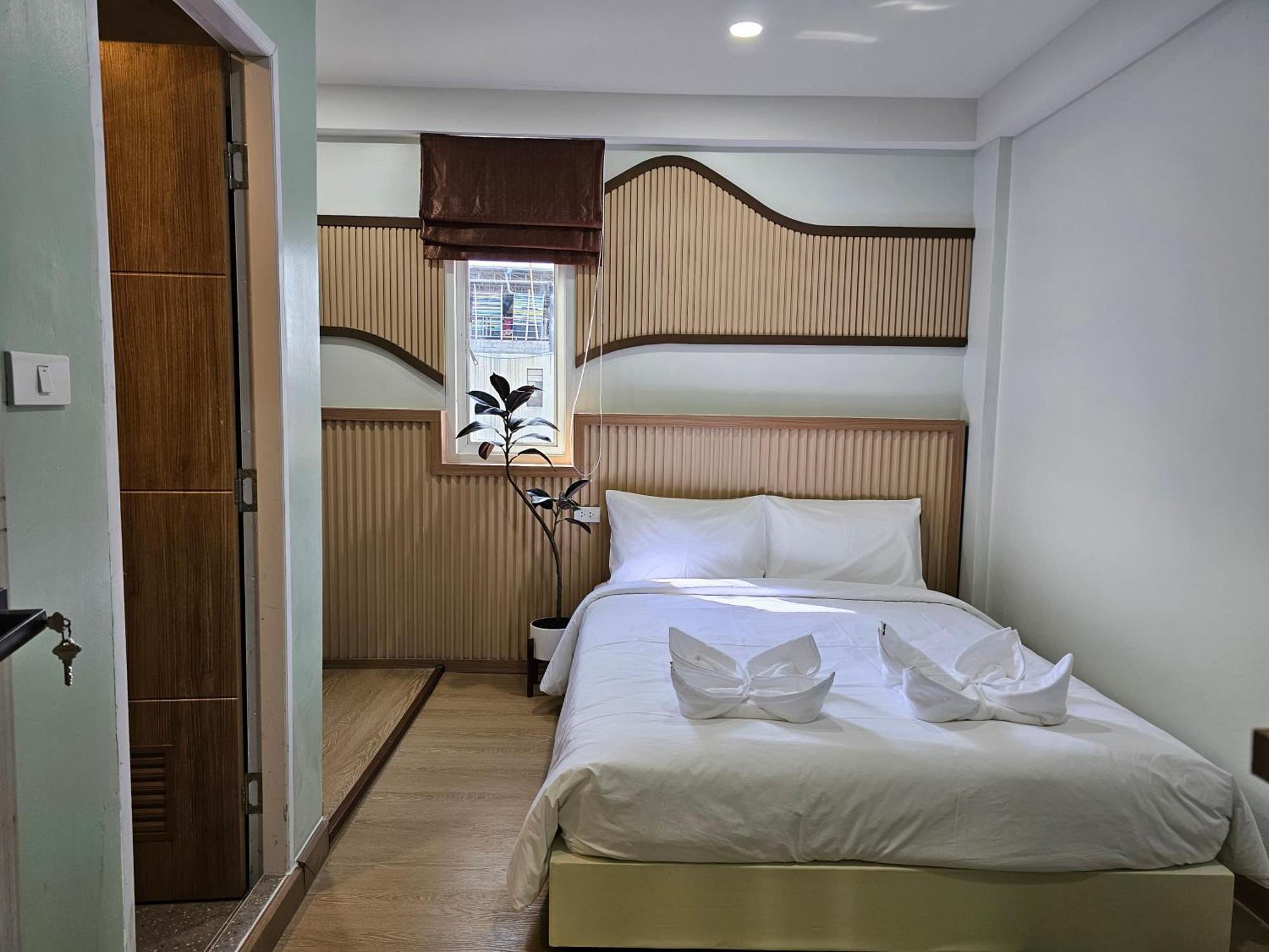 Lub Nai Hostel Patong Rum bild