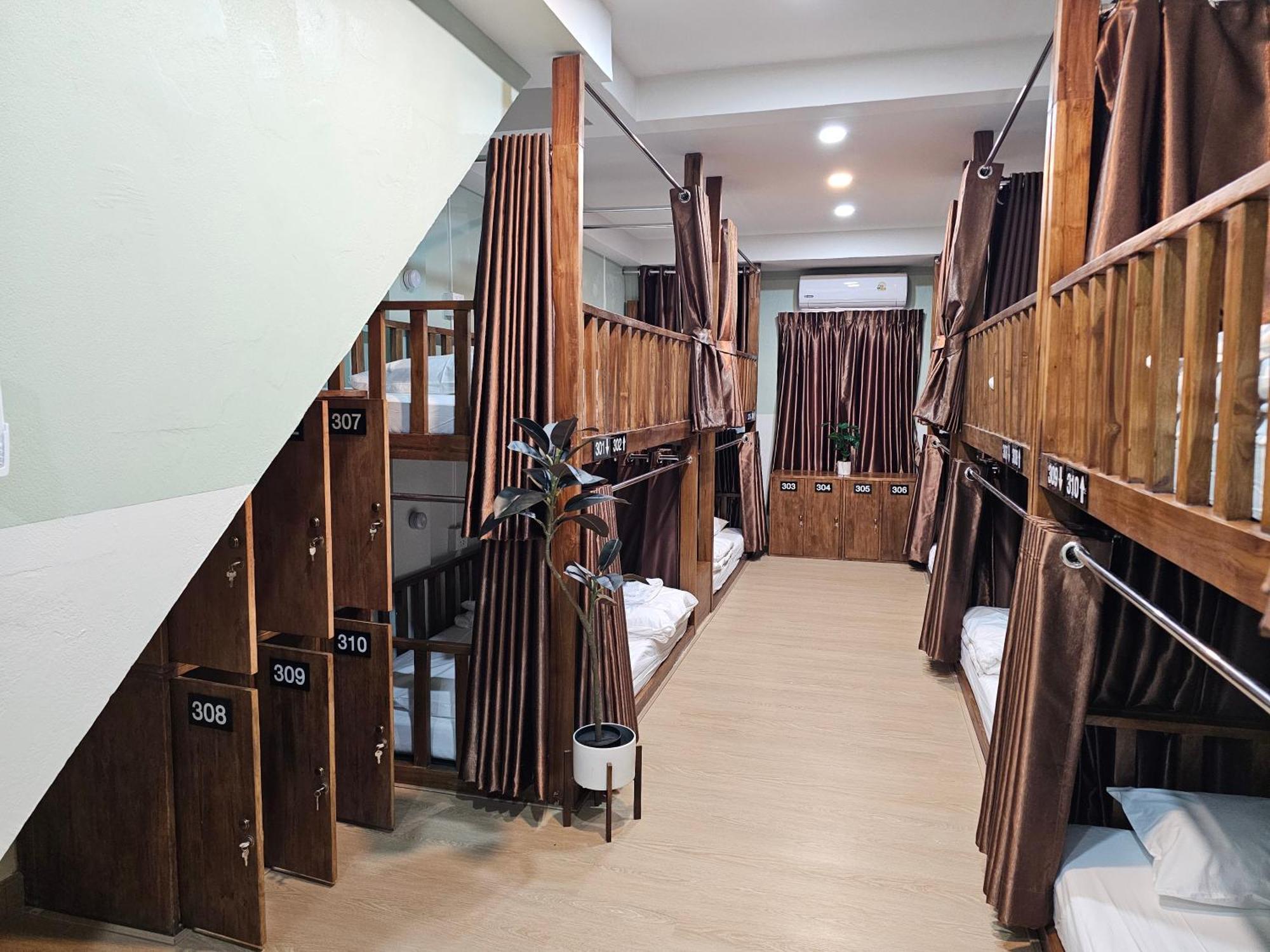 Lub Nai Hostel Patong Rum bild