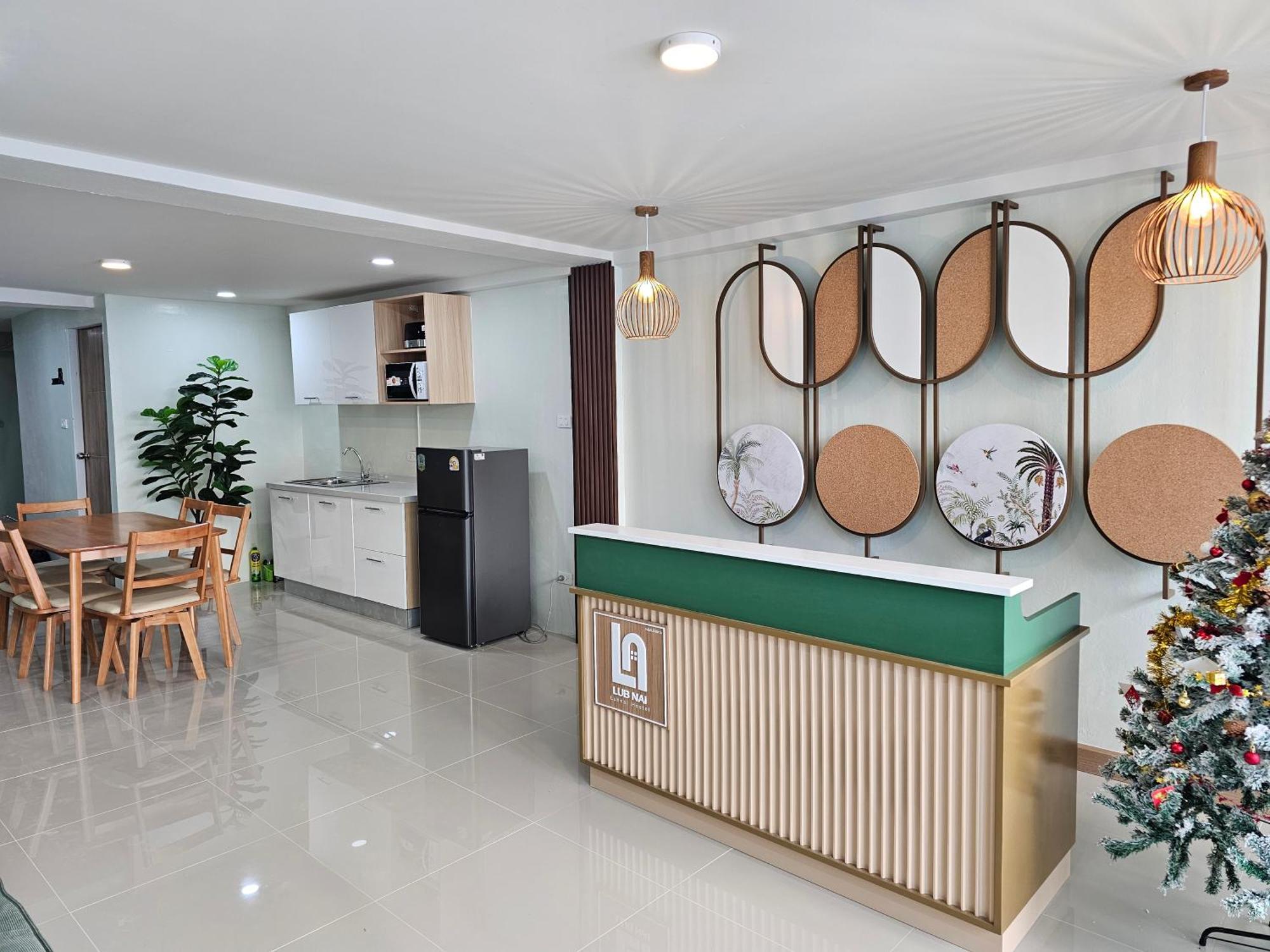 Lub Nai Hostel Patong Exteriör bild